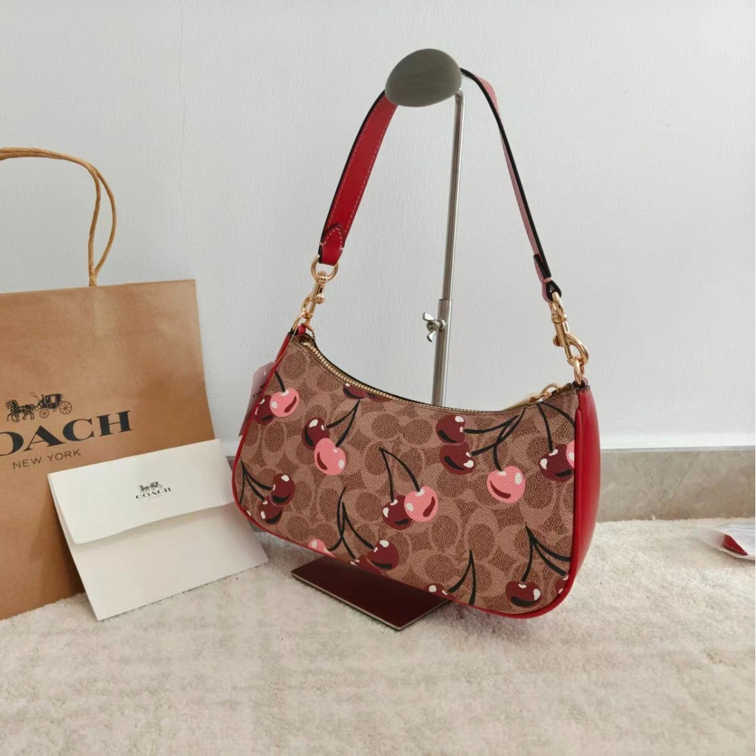 Model CY694 Teri Shoulder In Signature